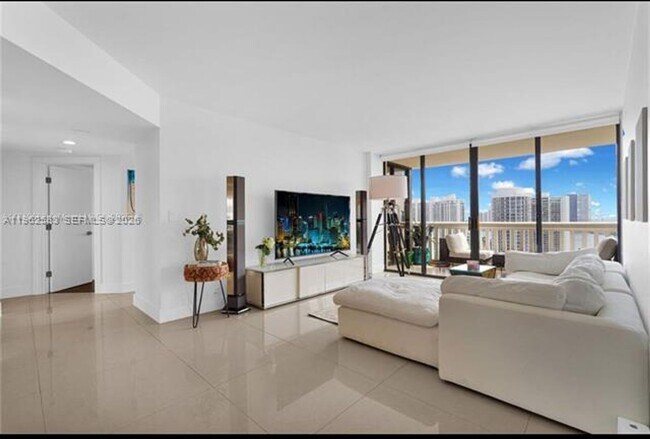 Building Photo - 1000 W Island Blvd