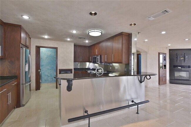 Building Photo - 40 N Interstate Hwy 35