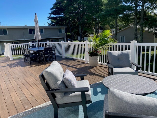Community Deck - Creek Side Landings
