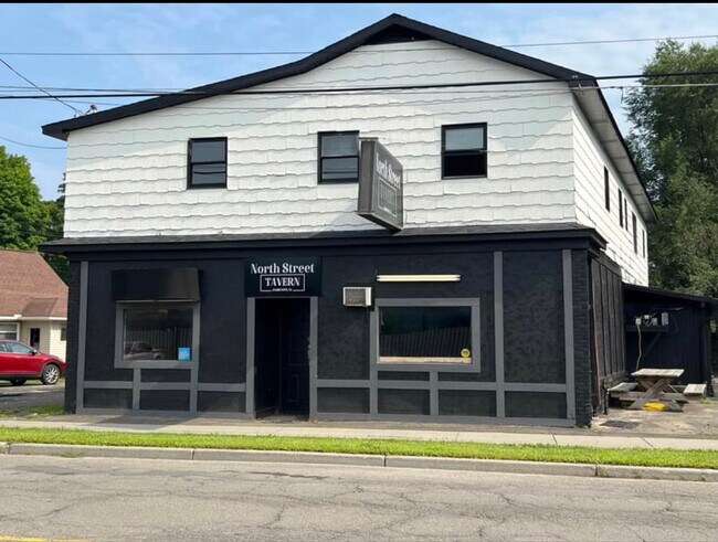 Building Photo - 208 North St