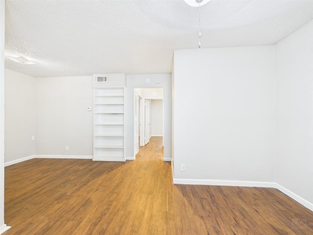 Foto principal - 2401 Manor Rd