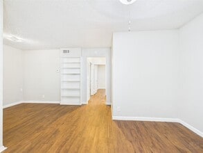 Building Photo - 2401 Manor Rd