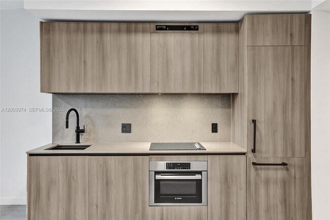 Foto del edificio - 121 NE 5th St