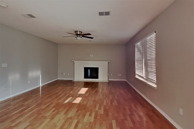 Building Photo - 7611 Round Grove Ln