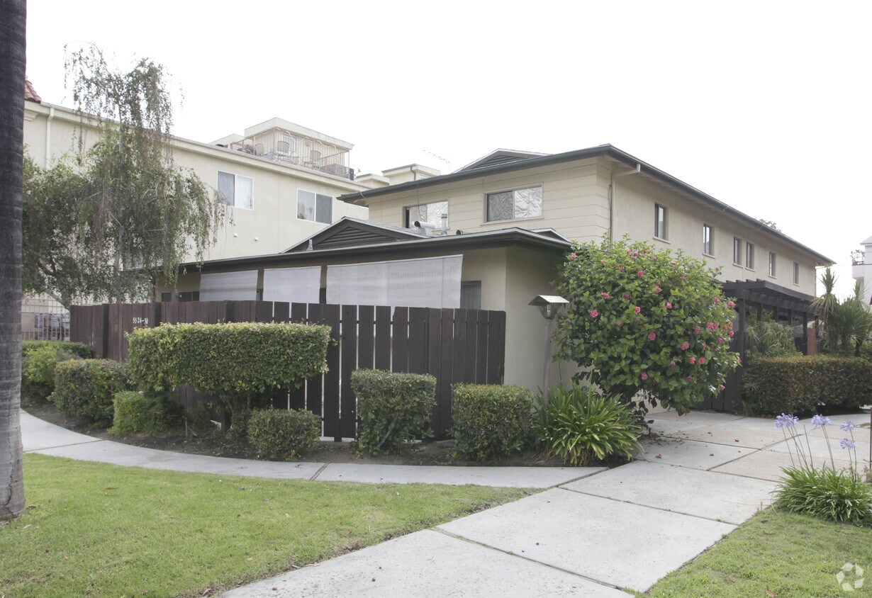 Primary Photo - 5324-5330 Ben Ave