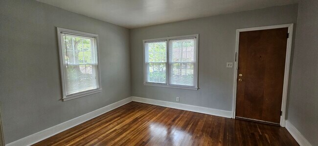 Den - 703 Mayflower Dr