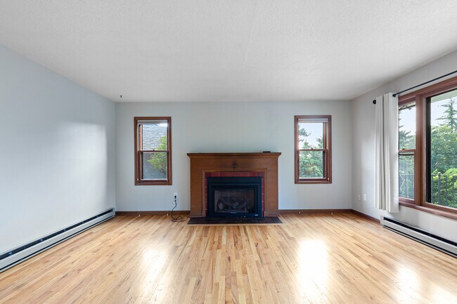 Building Photo - 6409 SE Belmont St