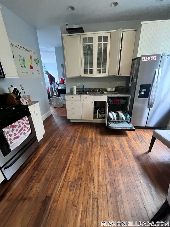 Building Photo - 731 Parker St