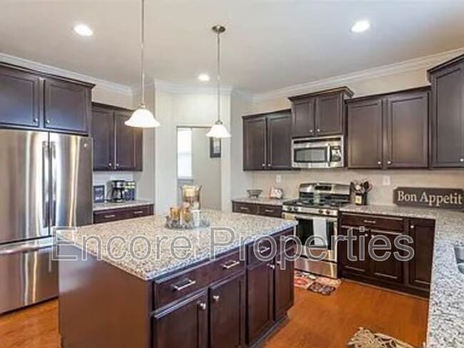 Foto del edificio - 708 Glenville Lake Dr