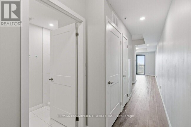 Photo du bâtiment - 15 Queen St S