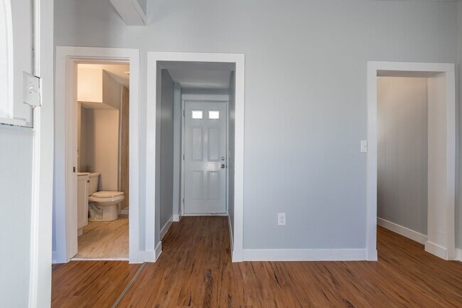Foto del edificio - Adorable 1 Bed 1 Bath House with Detached ...