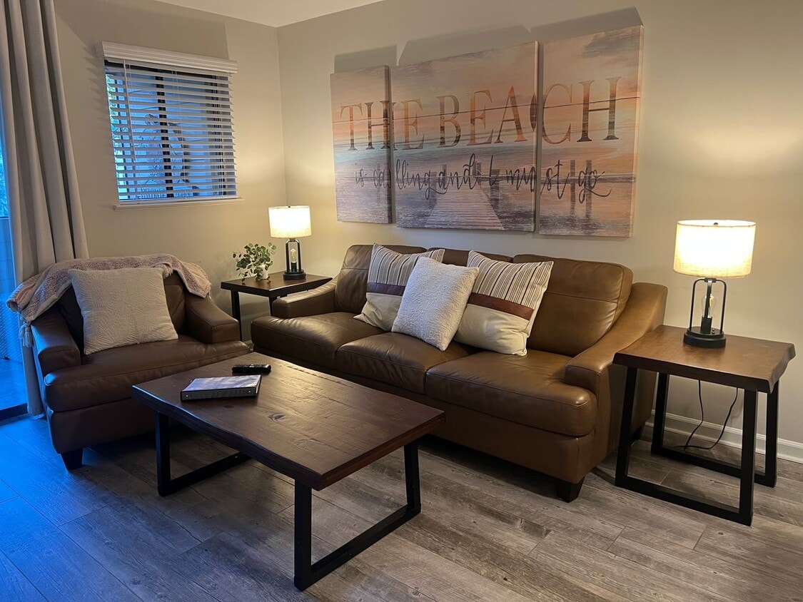 Foto principal - Furnished Updated Condo on HHI - Walk to the Beach!