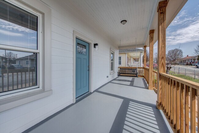 Foto del edificio - Fully Renovated 3-Bedroom Home with Modern Finishes – Only $1,675 a month!