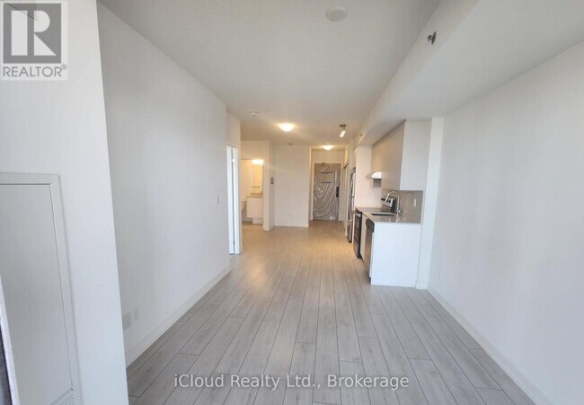 Photo du bâtiment - 3200 Dakota Cmn