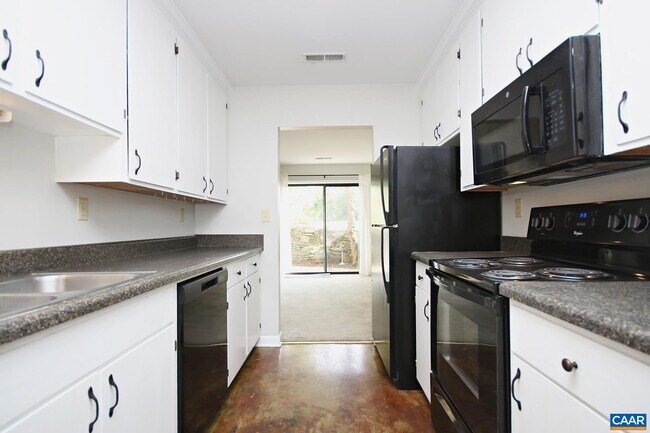 Building Photo - 1225 Chatham Ridge