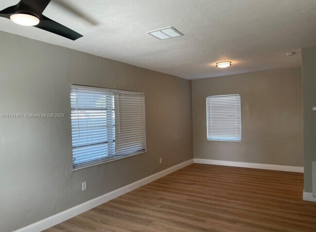 Foto del edificio - 14941 Tyler St