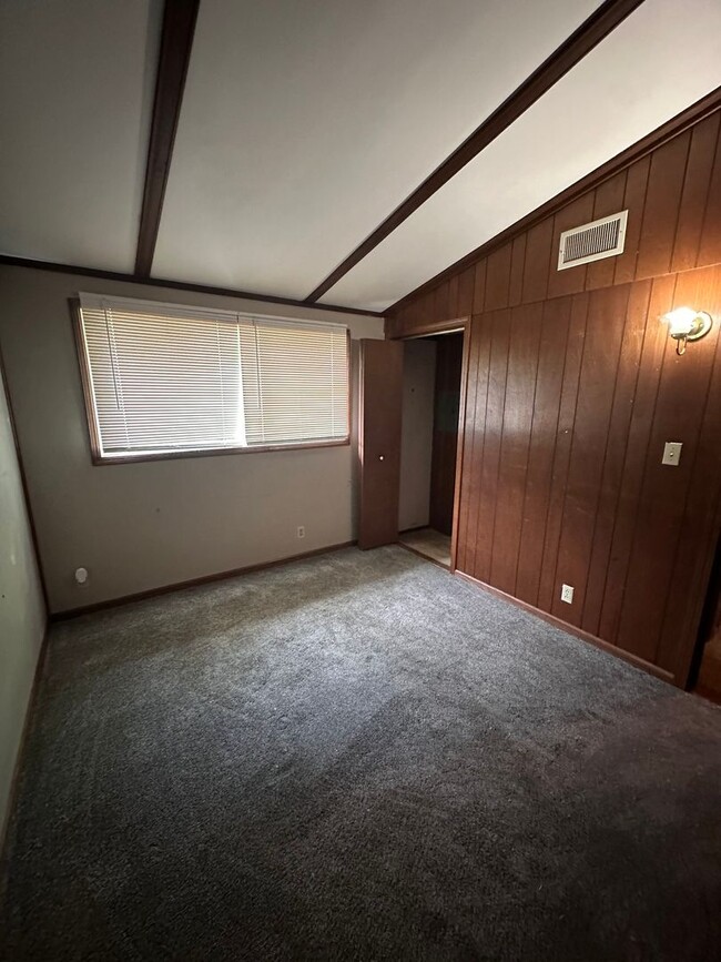 Foto del edificio - 2400 E 6th St