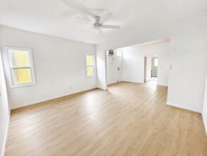 Building Photo - 1280-1280 N Wilton Pl