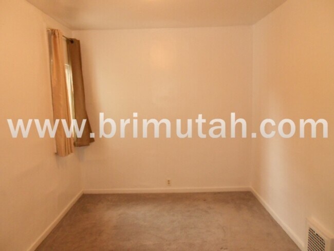 Foto del edificio - 1824 S 1000 E