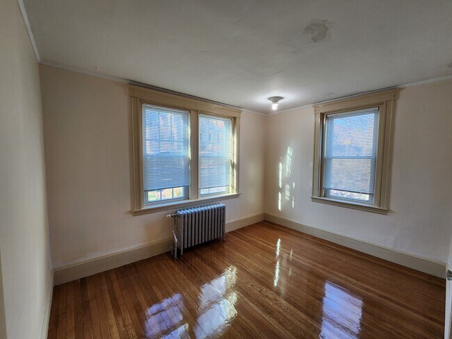 Building Photo - 206 Presidents Ln