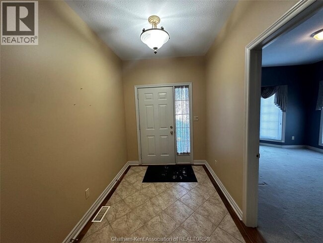 Building Photo - 10 Home Pl