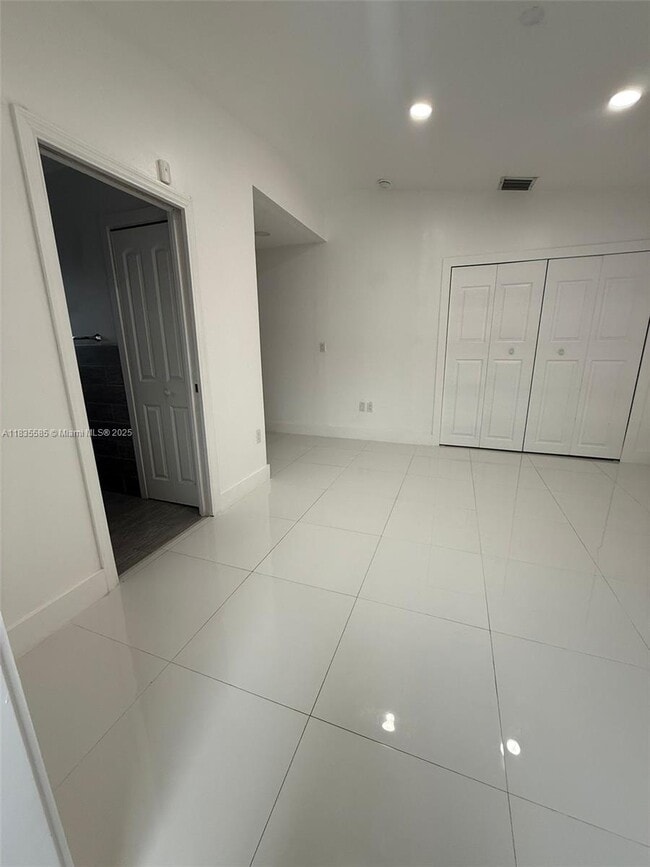Building Photo - 14320 SW 147th Ct
