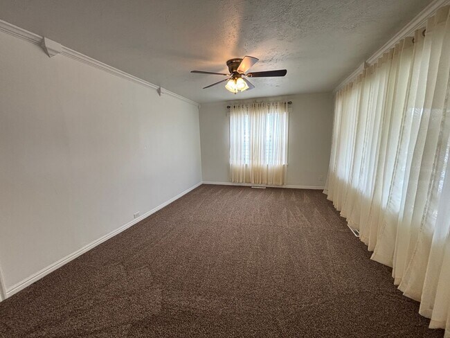 Foto del edificio - Amazing updated 4 bedroom Magna home is a ...