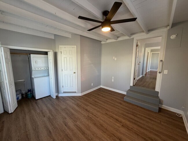 Building Photo - LIve in beautiful downtown Franklin!