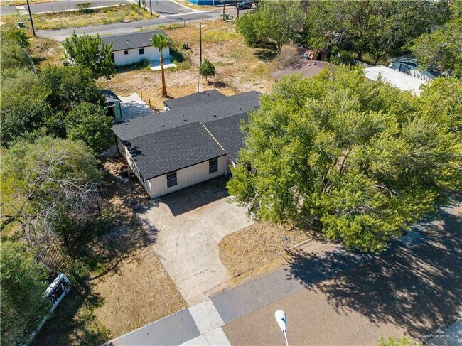 Building Photo - 1022 S Richmond Dr