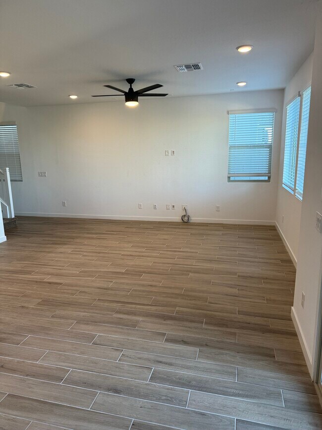 Building Photo - 9440 E Supernova Dr