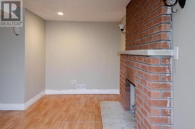 Building Photo - 1702 Greenvale Crescent