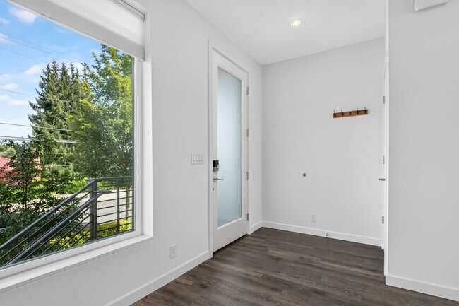 Foto del edificio - 3819 S Cloverdale St