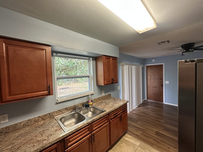 Building Photo - 345 Chinaberry Ave