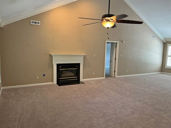 Building Photo - NORTHSHORE LANDING-all 3 bedrooms on the m...