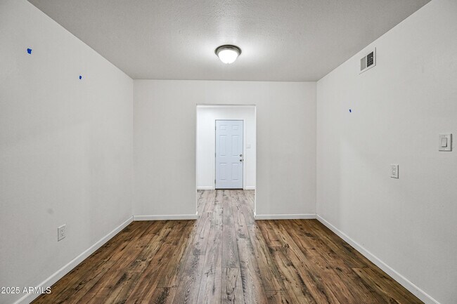 Foto del edificio - 430 W 3rd St