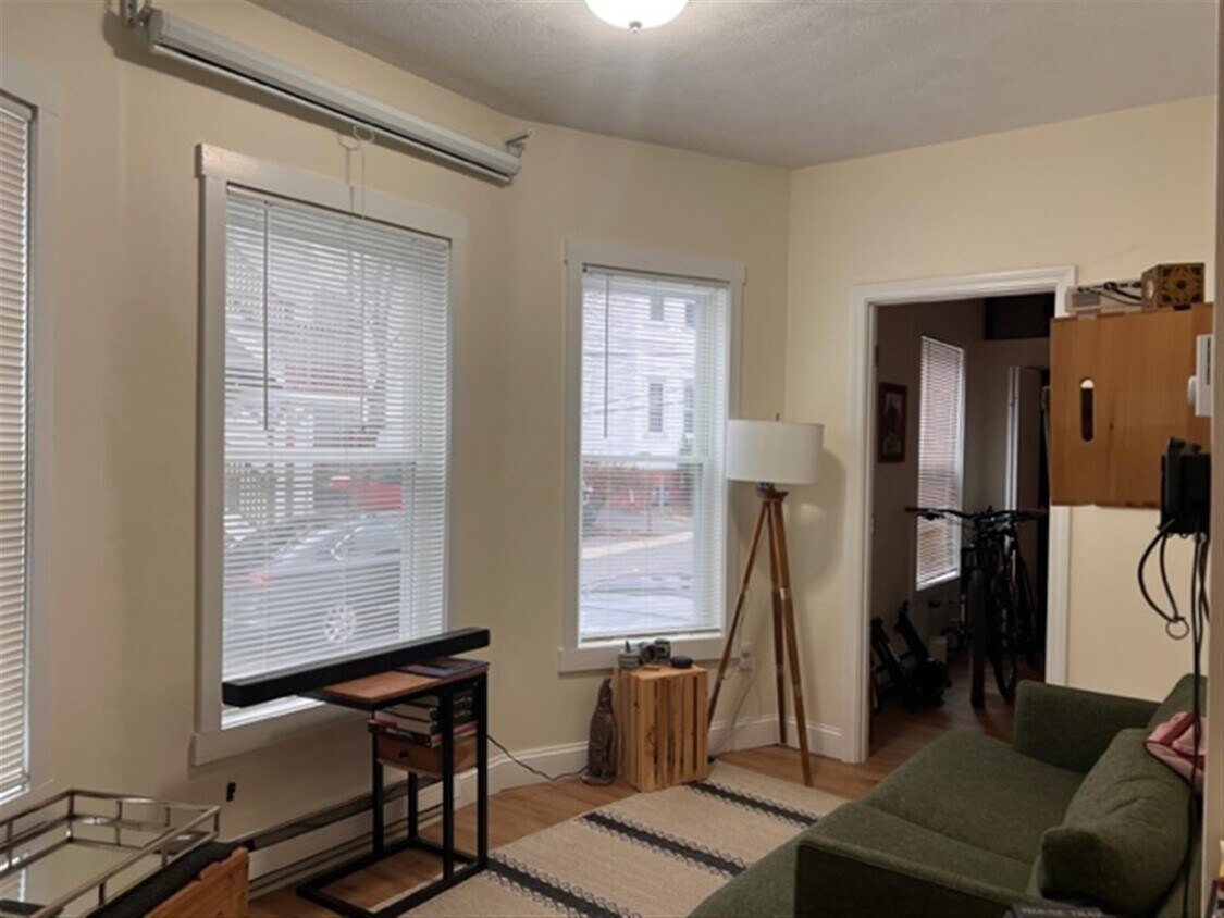 Primary Photo - 17 Linden Ave