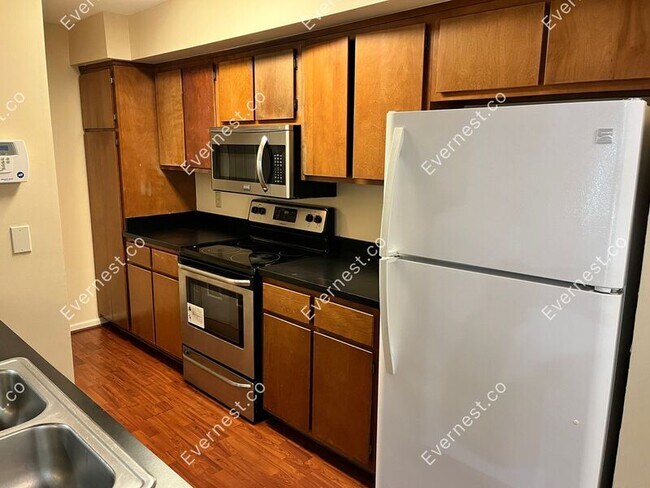 Building Photo - 276 Hillsboro Pl