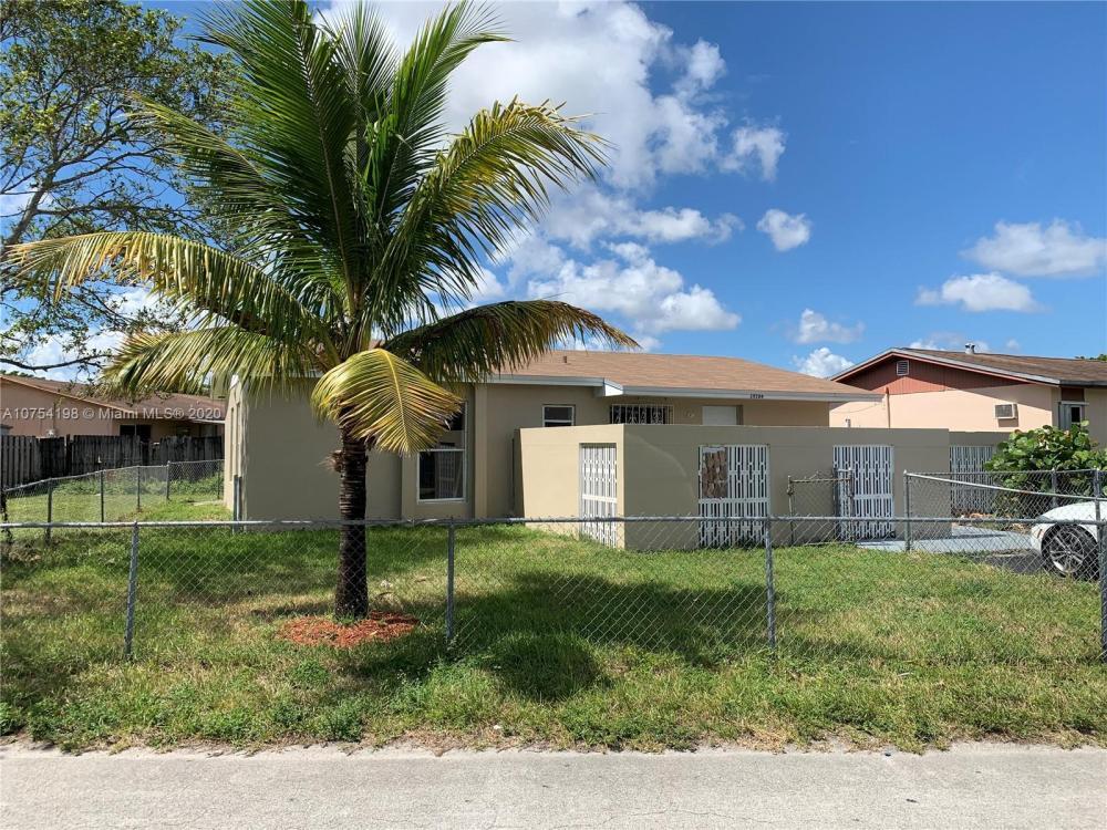 Foto principal - 3 bedroom in Miami Gardens FL 33056