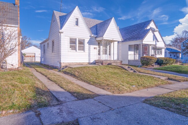 Building Photo - 1716 Mansfield Rd