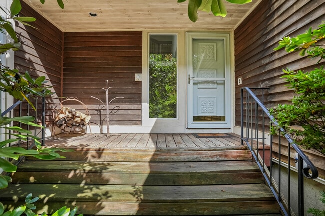 Building Photo - 15 Bartram Dr