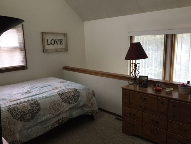 Building Photo - 603 E 16th St