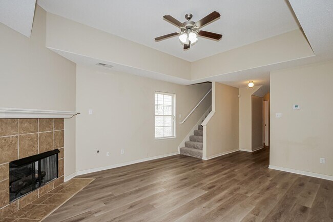 Building Photo - 7399 Brentlawn Dr