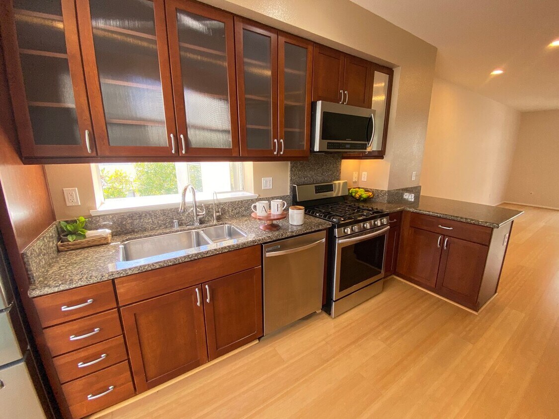 Primary Photo - Advent - Gorgeous & Bright Two Bedroom Two...