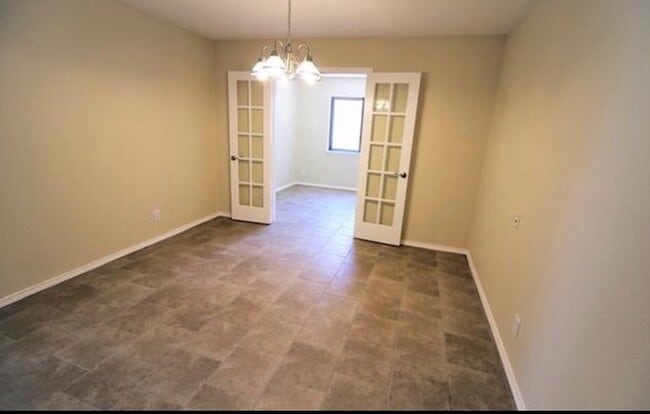 Building Photo - 5663 Larkdale Dr