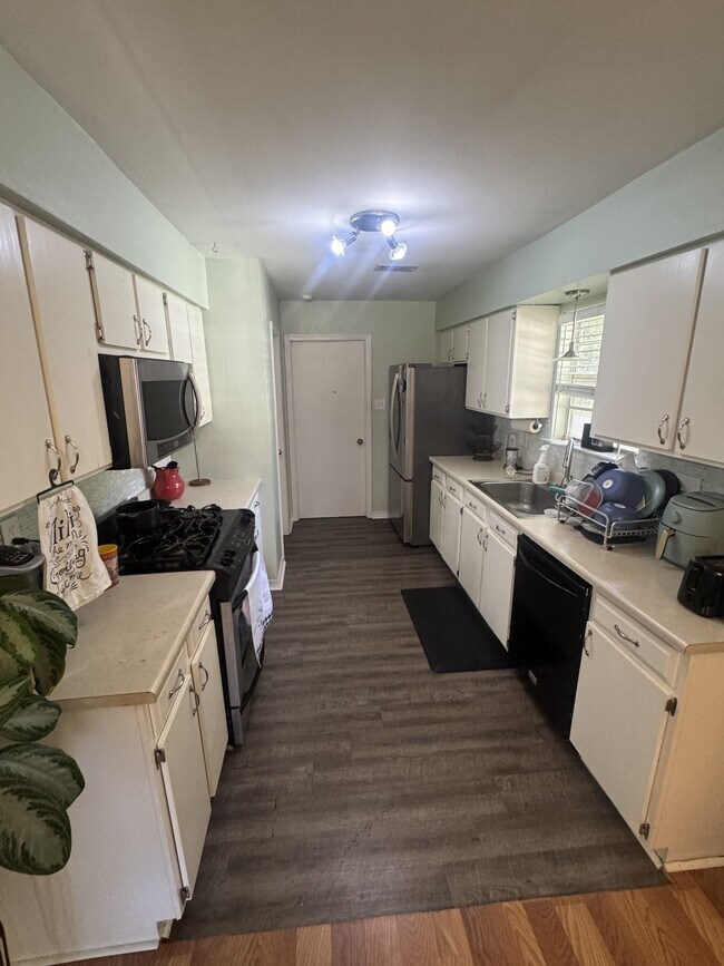 Foto del edificio - 70319 L St