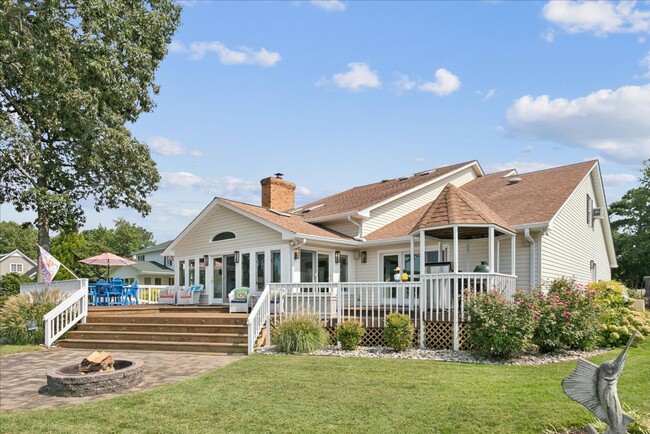 Building Photo - Call Linda 804-642-2106 or linda@vacosold.com