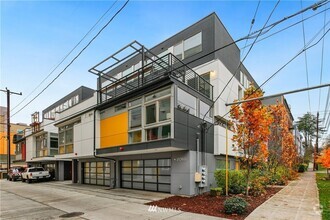 Building Photo - 2011 E Denny Way
