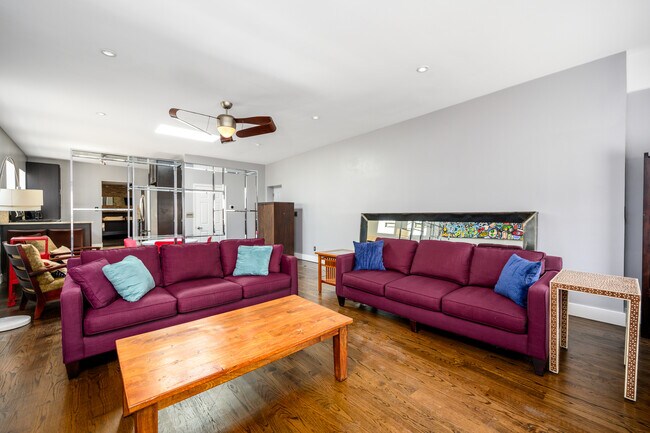 Foto del edificio - 1646 W Blackhawk St