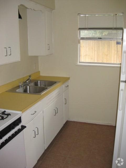 Building Photo - 5213 Joe Sayers Ave