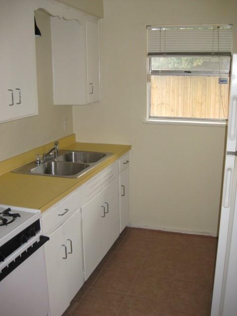 Building Photo - 5213 Joe Sayers Ave
